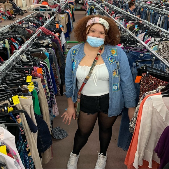 Meet your Posher, Sierra🌞🖤 - Picture 4 of 5